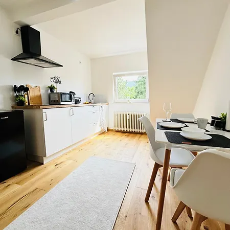 Schoene & Gemuetliche Direkt Am Bahnhof Apartmán