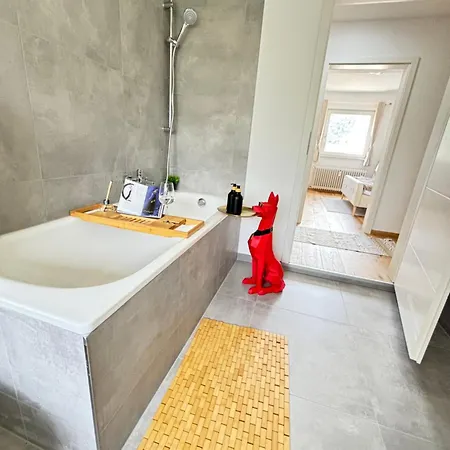 Schoene & Gemuetliche Direkt Am Bahnhof Apartmán