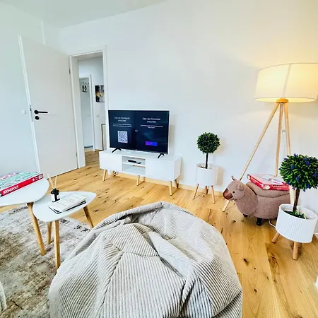 Schoene & Gemuetliche Direkt Am Bahnhof Apartment