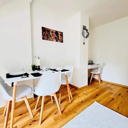 Schoene & Gemuetliche Direkt Am Bahnhof ラーンシュタイン