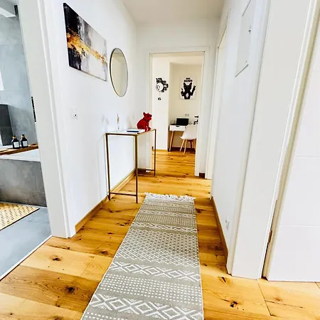 Schoene & Gemuetliche Direkt Am Bahnhof *