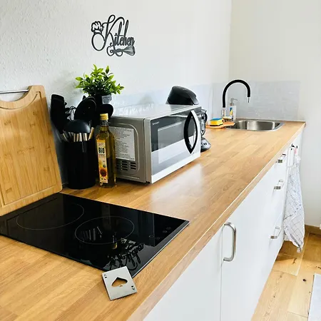 Schoene & Gemuetliche Direkt Am Bahnhof Apartment *