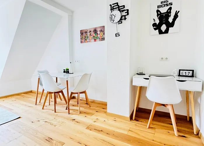 Schöne&gemütliche Direkt Am Bahnhof *